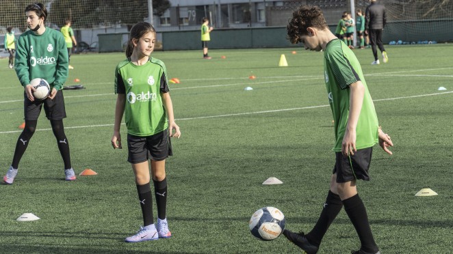 El Campus de Navidad, en marcha en La Albericia con 66 pequeños futbolistas | Racing