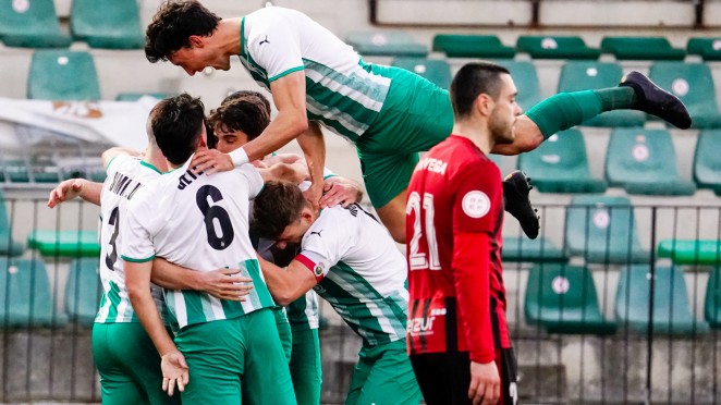 Duelo por los puestos de play off de Segunda RFEF para el Rayo Cantabria | Racing