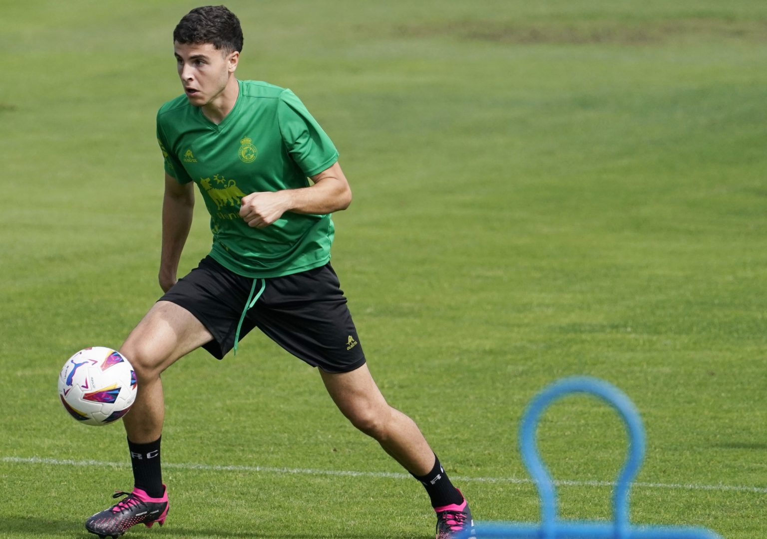 Racing y Athletic disputan un atractivo amistoso en el Fernando Astobiza de Sarón | Real Racing Club