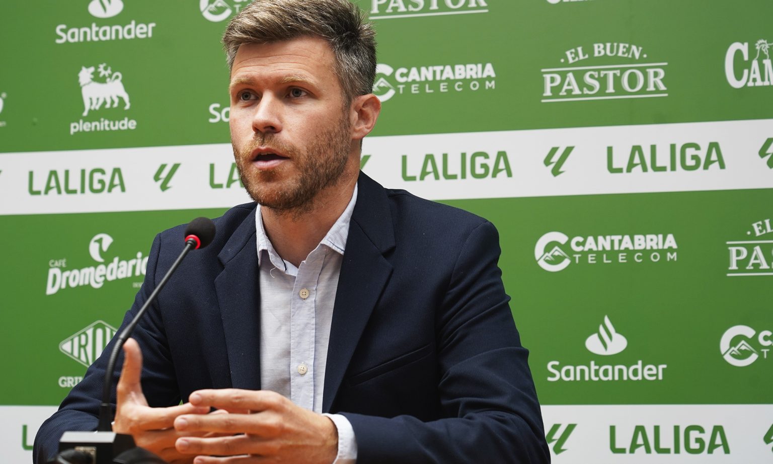 «Muy satisfecho con la plantilla, competitiva y versátil, capaz de lograr el objetivo» | Real Racing Club