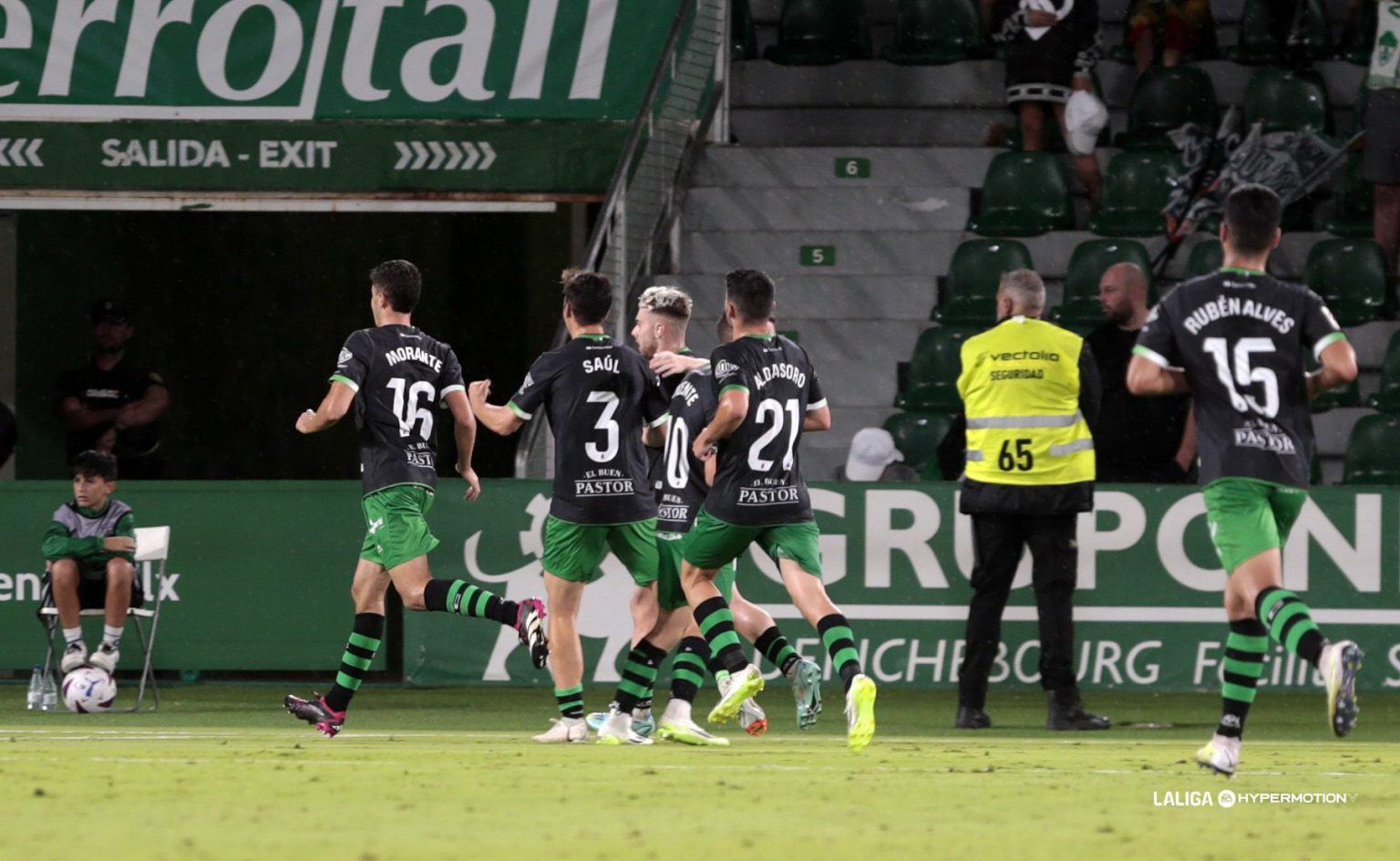 Valioso punto para el Racing en el Martínez Valero (1-1) | Real Racing Club