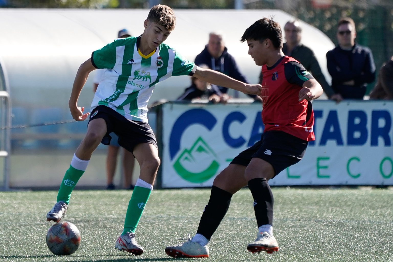 Reparto de puntos en el Vicente Miera en el segundo duelo cántabro consecutivo de División de Honor (0-0) | Real Racing Club