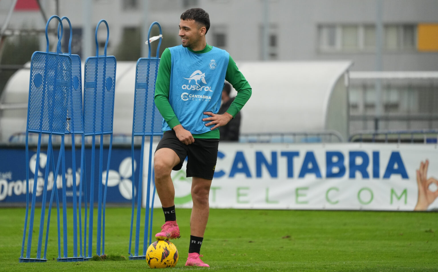 Tras la victoria en el Ciutat de Valencia llega el Villarreal CF ‘B’ a Los Campos de Sport