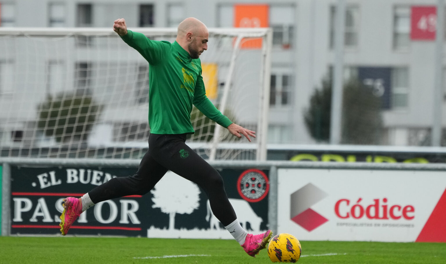 El Racing comienza a preparar en La Albericia su partido de LaLiga Hypermotion ante el Real Valladolid