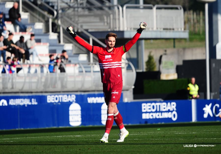 CRÓNICA | AMOREBIETA 0-1 RACING | Triunfo de mérito en Lezama Jokin celebra el único gol del partido. Fuente: LaLiga