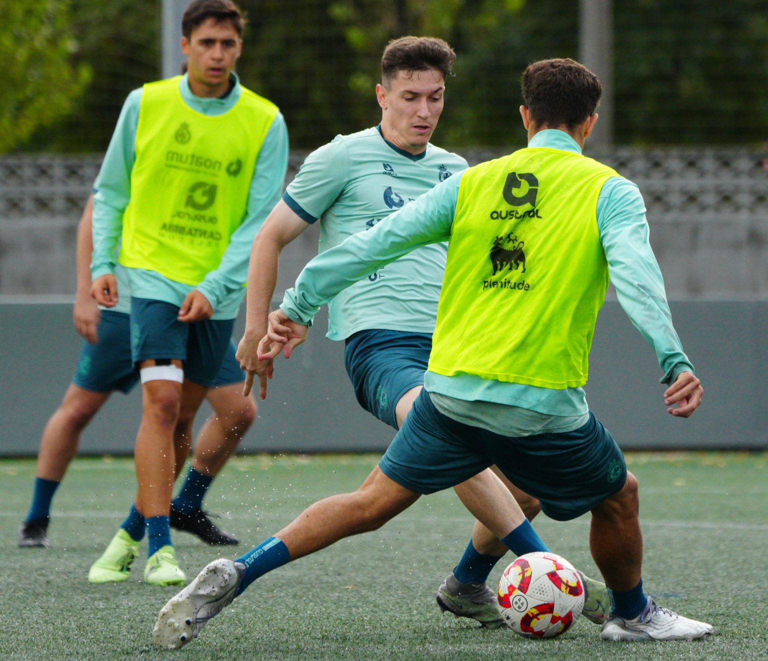 Atractivo choque entre filiales en El Astillero