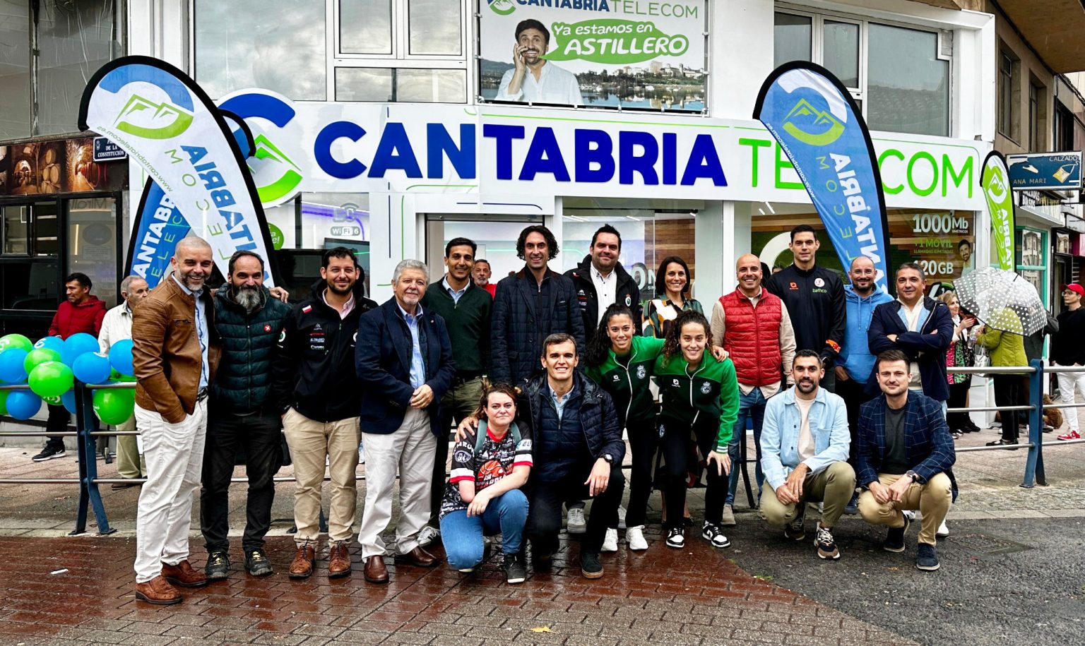 Cantabria Telecom, patrocinador principal del Racing femenino, inaugura tienda en Astillero