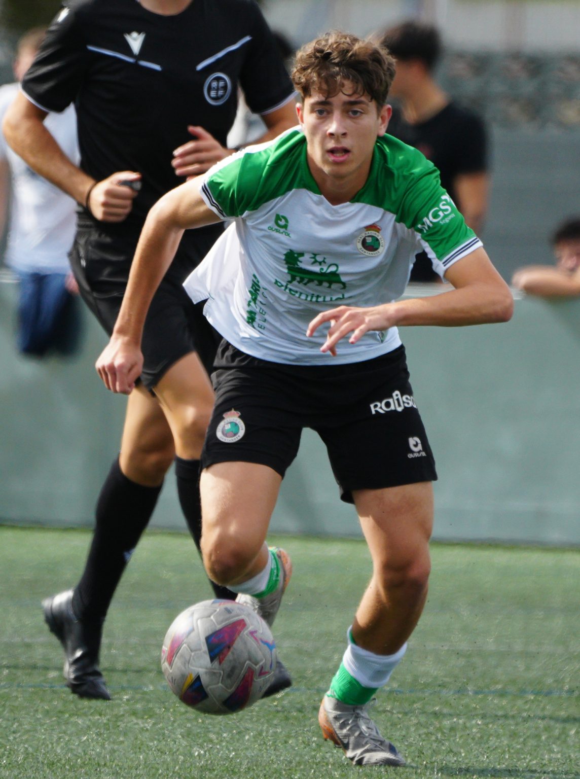 El Juvenil B se mantiene líder del Grupo XVII de Liga Nacional tras superar al Nueva Montaña (9-0)