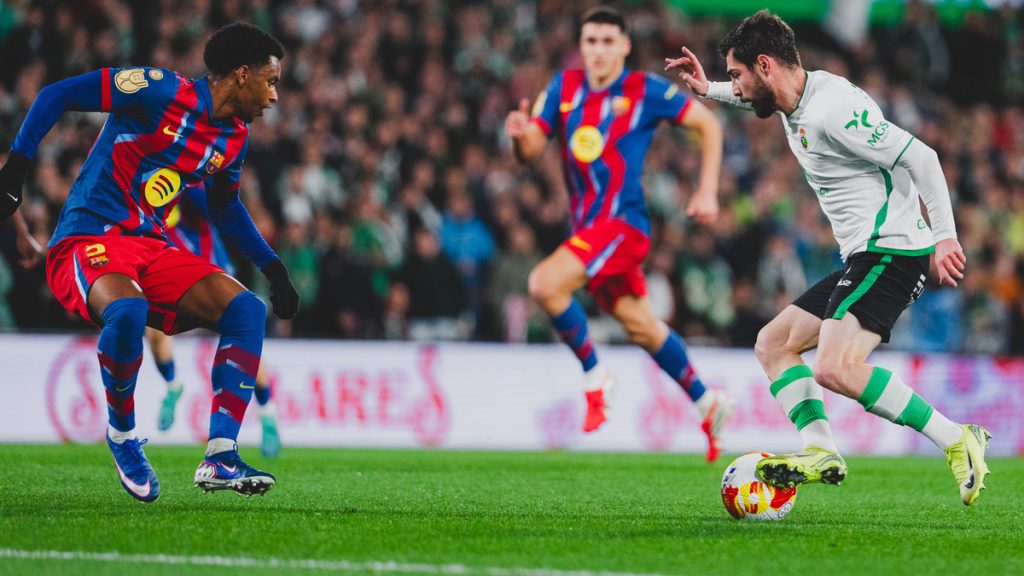 El Racing planta cara al Barça y cae con honor en los octavos de final de la Copa (0-2)