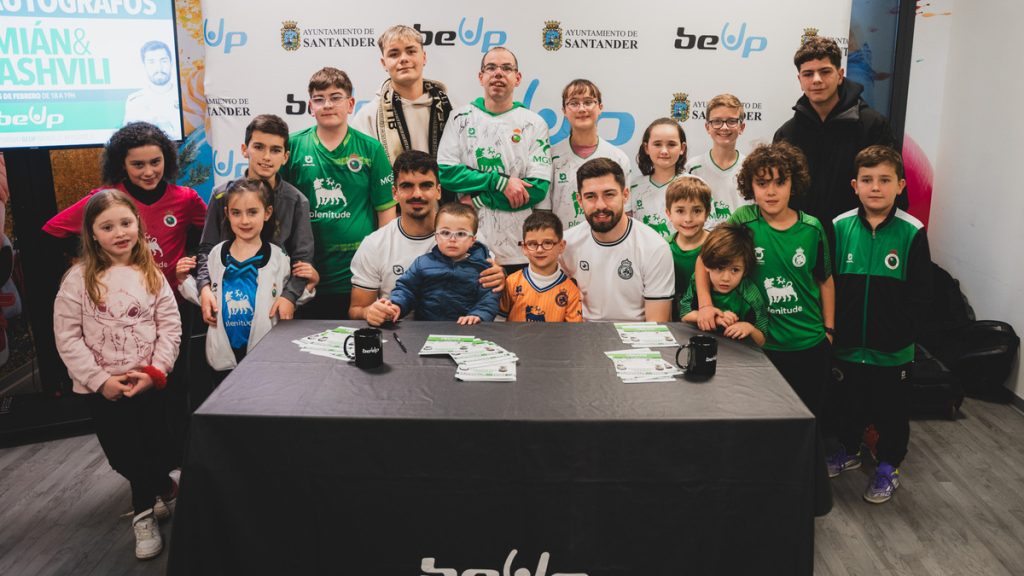 Los racinguistas Damián y Guliashvili firman centenares de autógrafos en beUp