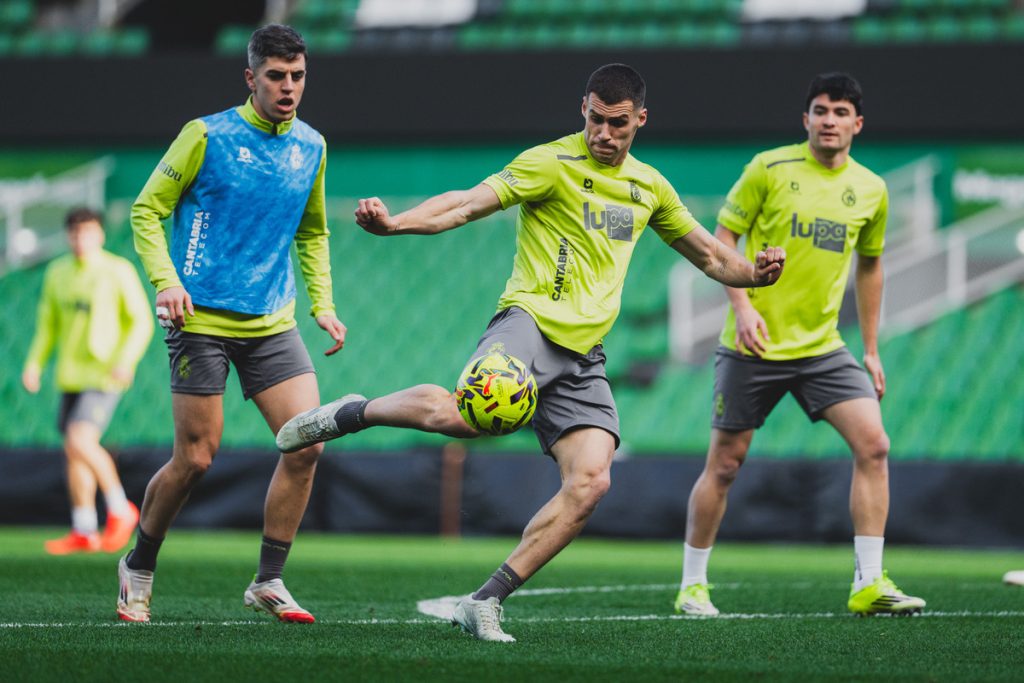 Racing y Club Deportivo Mirandés cierran en El Sardinero la vigésima quinta jornada de LaLiga Hypermotion