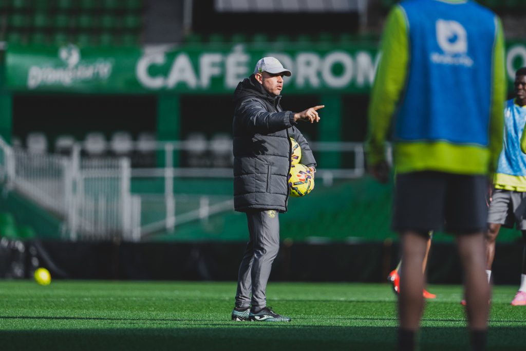 “Todos quieren quitarnos de nuestra posición y para mantenerla tenemos que ganar a todos, esa tiene que ser nuestra mentalidad” “Todos quieren quitarnos de nuestra posición y para mantenerla tenemos que ganar a todos, esa tiene que ser nuestra mentalidad”
