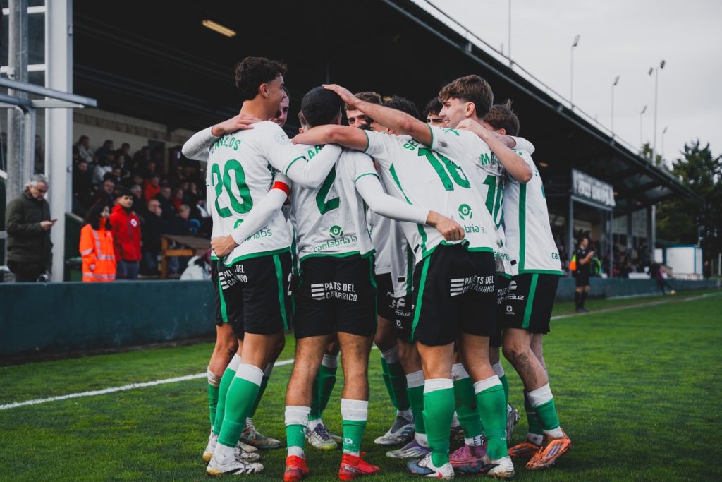 Victoria coral del Rayo Cantabria frente a la UD Sámano (7-0)
