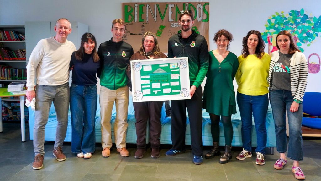 Los racinguistas Ezkieta y Javi Castro visitan el centro menores Altamira- Los Valles