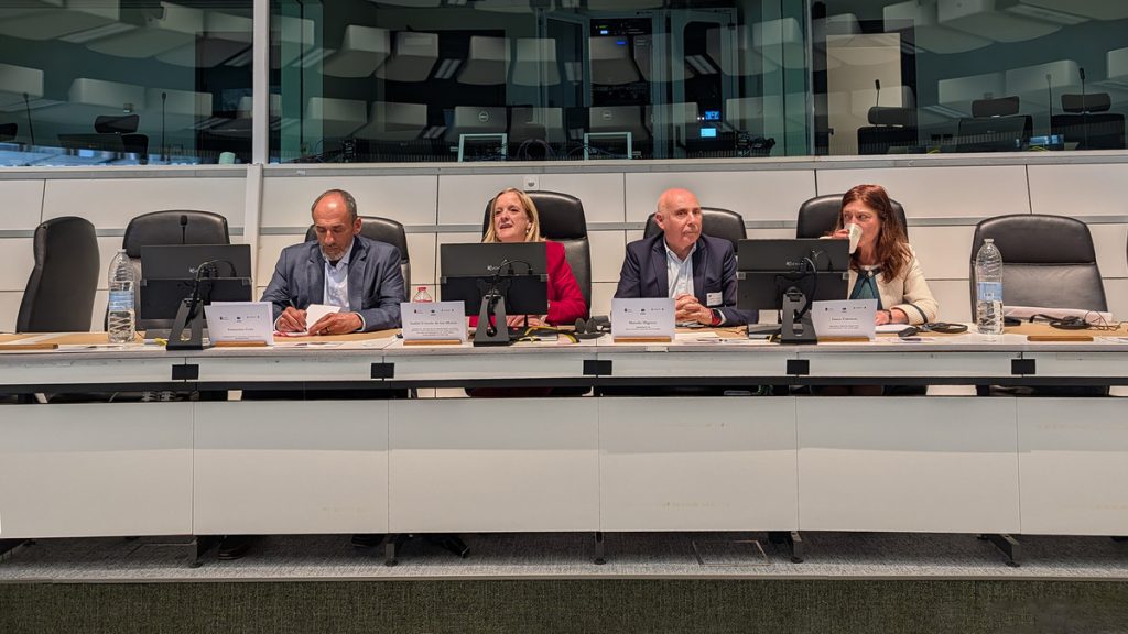 El Racing expone su ‘Proyecto Victoria’ de protección a la infancia y adolescencia en el Comité Europeo de las Regiones