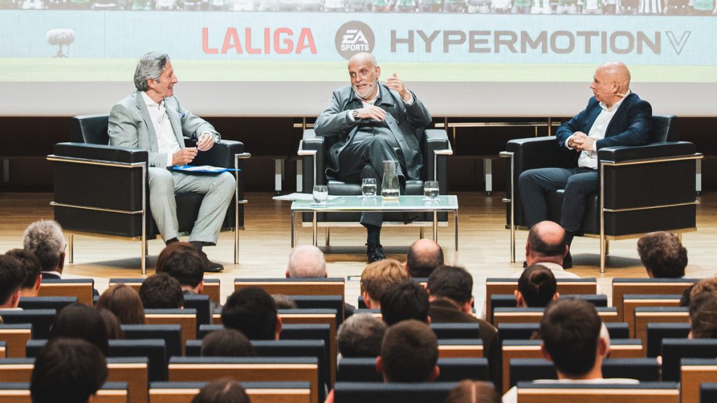 Los presidentes del Racing y LaLiga participan en la ‘mesa abierta’ organizada por la Asociación Española de la Prensa Deportiva Los presidentes del Racing y LaLiga participan en la ‘mesa abierta’ organizada por la Asociación Española de la Prensa Deportiva
