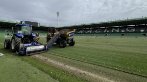 El Racing renueva el césped natural de los Campos de Sport y el Santi Gutiérrez Calle