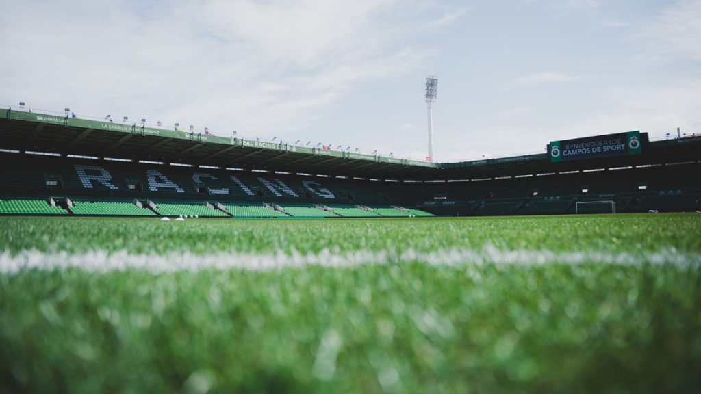 El Racing se estrenará ante el Villarreal en los Campos de Sport en su regreso a LaLiga EA Sports