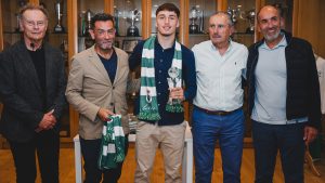 Jorge Salinas, galardonado con el trofeo ‘Joven Valor Racinguista’ de la peña Cossío Jorge Salinas, galardonado con el trofeo ‘Joven Valor Racinguista’ de la peña Cossío