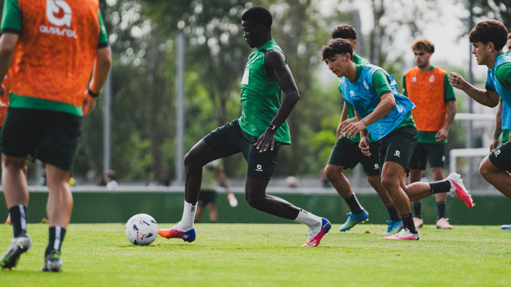 El Racing juega ante la Real Sociedad en Zubieta su primer amistoso estival