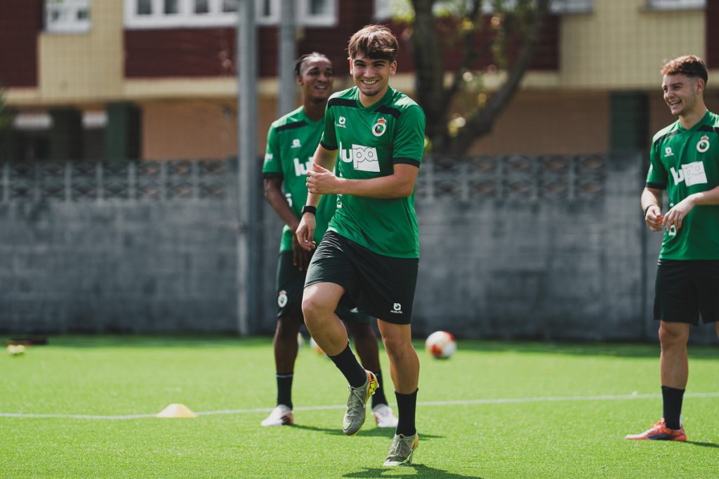 El Rayo Cantabria comienza la pretemporada en las Instalaciones Nando Yosu El Rayo Cantabria comienza la pretemporada en las Instalaciones Nando Yosu