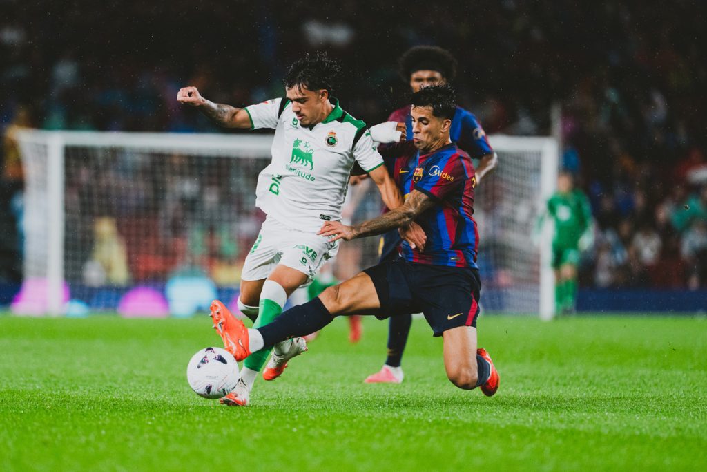 Derrota del Racing en el Camp Nou ante el líder de LaLiga EA Sports (7-2) Derrota del Racing en el Camp Nou ante el líder de LaLiga EA Sports (7-2)