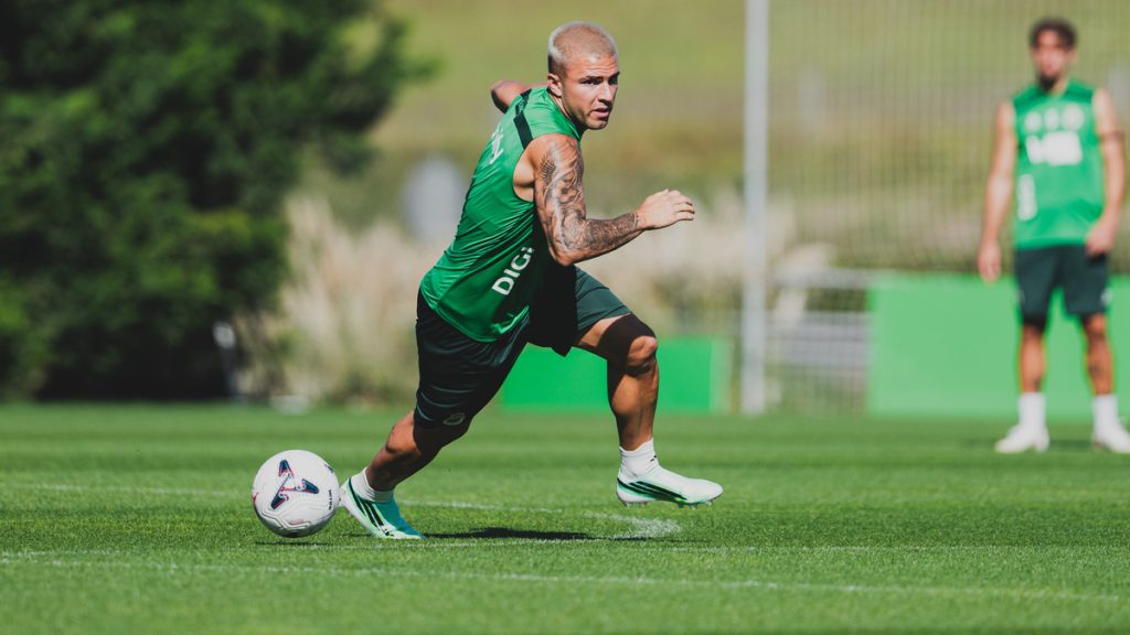 El Racing realiza dos entrenamientos antes de su partido ante el Celta