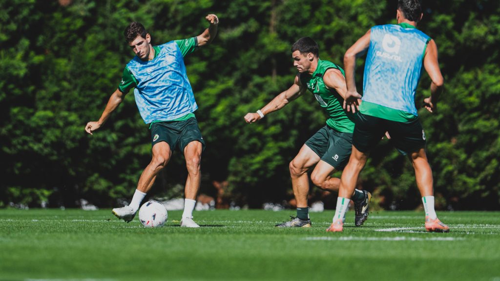 Entrenamiento en el Santi Gutiérrez Calle sin los internacionales Pablo García y Zabiri Entrenamiento en el Santi Gutiérrez Calle sin los internacionales Pablo García y Zabiri