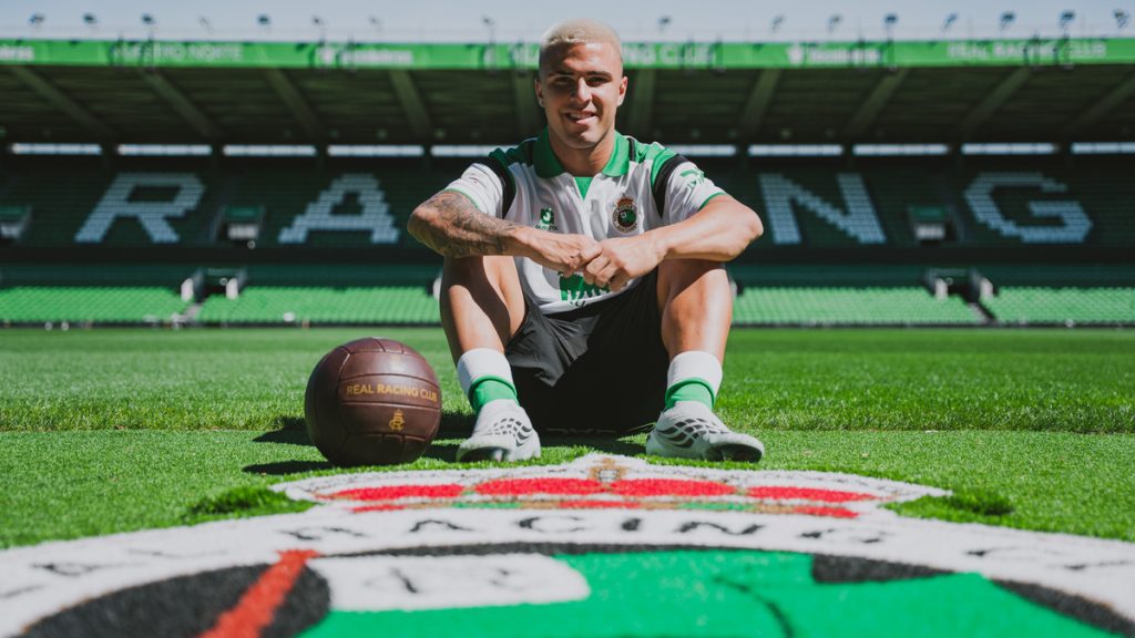 “Solo pienso en que estoy muy feliz aquí, mi ilusión y mis ganas están puestas en el Racing” “Solo pienso en que estoy muy feliz aquí, mi ilusión y mis ganas están puestas en el Racing”