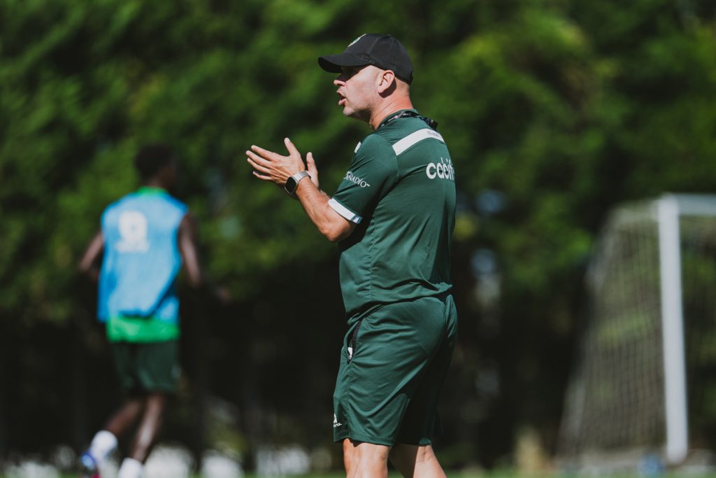 “Somos un equipo con un estilo muy reconocible, pero tenemos que competir y defender mejor” “Somos un equipo con un estilo muy reconocible, pero tenemos que competir y defender mejor”
